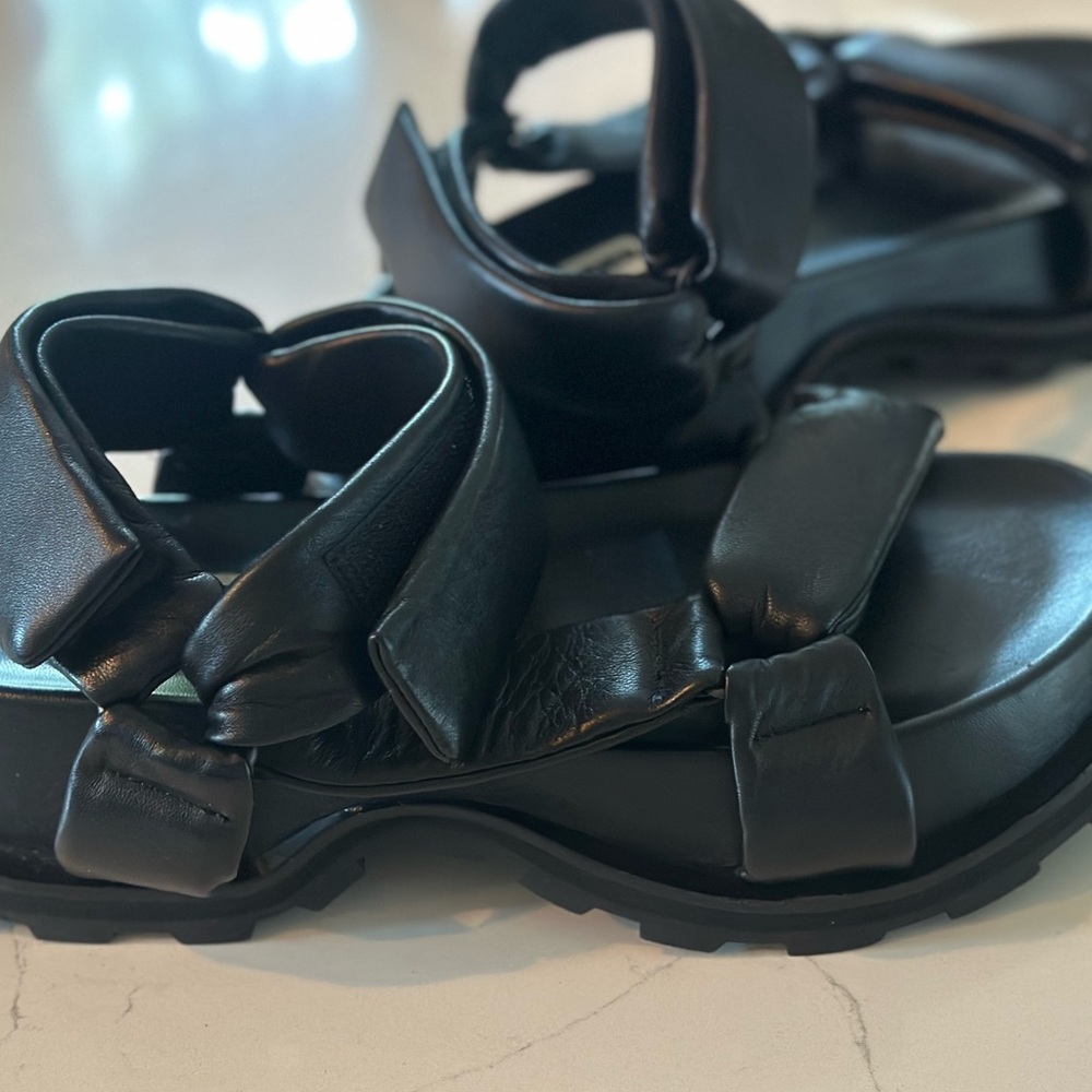 Jil Sander leather sandals. New without tags. 
No box. 

Size 38